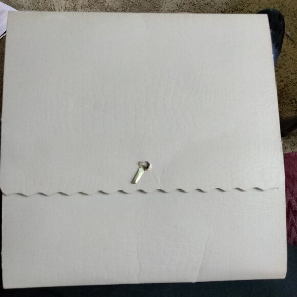 VINTAGE - 2 Cotton Ladies Handkerchiefs (New in Box) - Picture 7 of 7